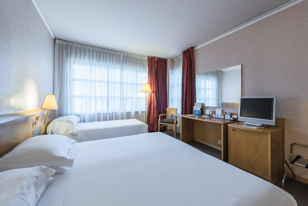 Caesar'S Hotel Кальярі Екстер'єр фото